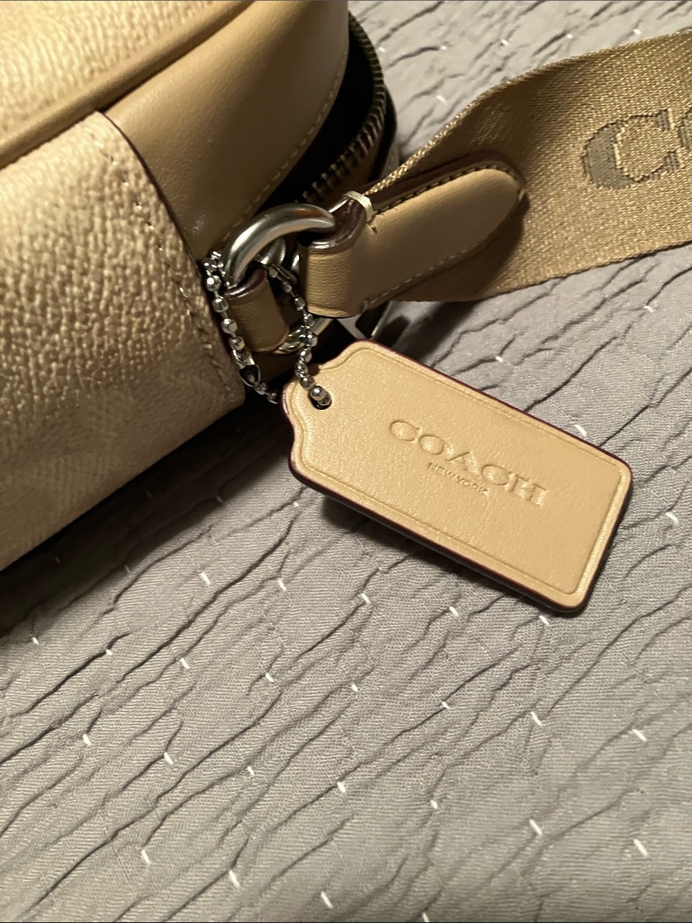 Coach Tan & Beige Signature Canvas Camera Bag. No Call-Outs. Gorgeous! NWT - Picture 15 of 16